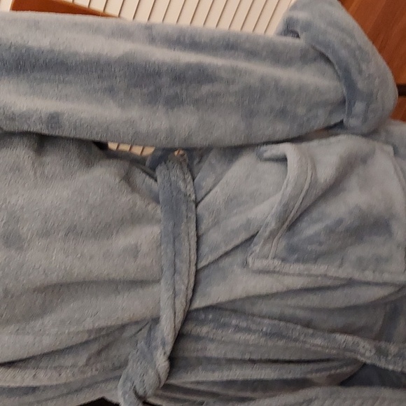Cozy Blue Robe - Picture 4 of 6